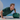 Mann macht einseitige Ball Push-Ups mit einem grünen Medizinball.